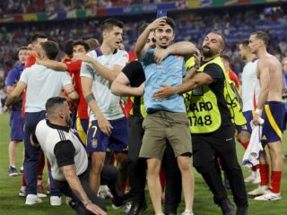 Beveiliger haalt Morata onderuit na EK-duel tegen Frankrijk, mist mogelijk finale