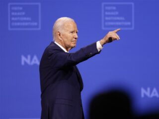 Het internet reageert op terugtrekken van Joe Biden als presidentskandidaat: "Net J. Cole"