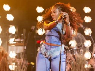 Frenna kondigt Tems aan als headliner van 7Fest