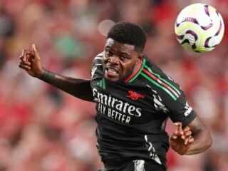 Oud-Arsenal-voetballer Thomas Partey aangeklaagd voor vijf verkrachtingen