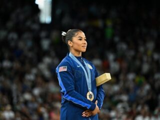 Amerikaans turnster Jordan Chiles moet bronzen medaille inleveren na klacht van Roemenië