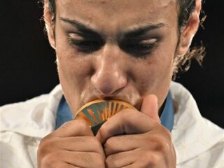 Boksster Imane Khelif wint ondanks genderpesterijen toch goud op Olympische Spelen