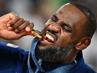 Zoon LeBron James mag hem geen 'papa' noemen: "Hij mag mij GOAT noemen"