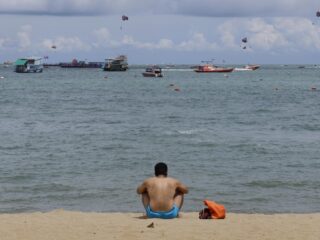 Duizenden mannen plegen jaarlijks kindermisbruik in het buitenland: "Meeste pedofielen zijn 35 jaar oud"