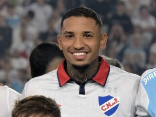 Uruguayaanse voetballer Juan Izquierdo (27) overlijdt na hartstilstand op het veld