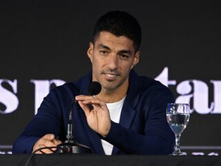 Luis Suárez redt man die mogelijk zelfmoord wilde plegen
