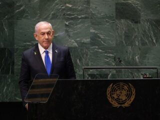 Netanyahu noemt VN 'antisemitische moeras' nadat diplomaten massaal vertrekken tijdens speech