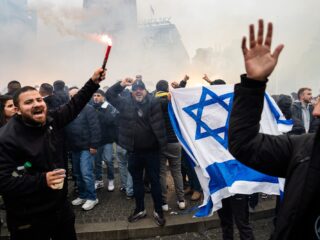 Maccabi-relschoppers niet vervolgd na geweld in Amsterdam omdat OV-beelden al gewist waren