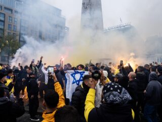 Zo reageert het internet op gewiste beelden Maccabi-relschoppers: "Wat toevallig"