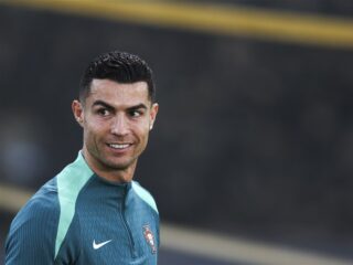 Cristiano Ronaldo oog in oog met lookalike: "Je bent erg lelijk"