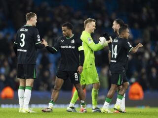 Feyenoord stunt tegen Manchester City na waanzinnige comeback
