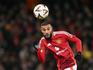 Manchester United-voetballer Noussair Mazraoui wilde geen regenboogjack aan: "Niemand droeg het daarom"