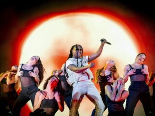 Het vaderschap veranderde Jonna Frasers werkwijze voor nieuw album: "Wil veel met mijn kinderen zijn"