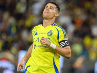 Cristiano Ronaldo laat fan winnen in challenge en helpt hem 1 miljoen dollar te verdienen