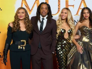 Tina Knowles likete bericht over beschuldigingen Jay-Z: "Was gehackt"