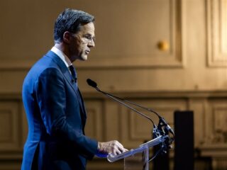 Mark Rutte wil dat Nederland "overschakelt op een oorlogsmentaliteit"