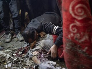 Israël bombardeert een VN-school en vermoordt minstens 20 mensen