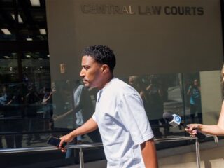 Yung Filly ontkent seksueel misbruik tijdens eerste zitting van rechtszaak in Australië