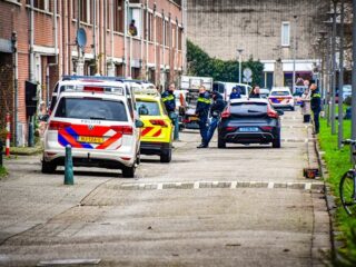 Kind overleden in woning Rotterdam, politie houdt verdachte aan
