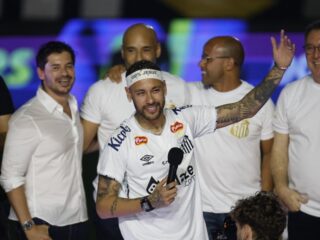 Neymar keert terug bij Santos en krijgt emotioneel onthaal: "Voelt als een tweede kans"