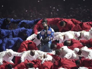 Kendrick Lamars Super Bowl halftime show zat vol verborgen boodschappen: deze heb je gemist