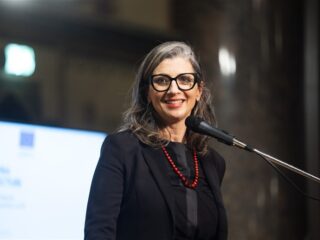 Tweede Kamer schrapt bezoek van VN-rapporteur Albanese over Palestina vanwege haar "controversiële uitspraken"