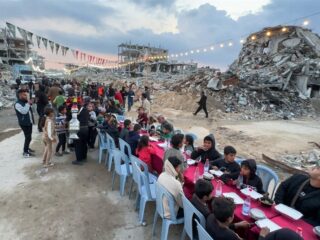 Prachtig: Palestijnen vieren ramadan tussen het puin in Gaza ondanks toenemende druk op wapenstilstand
