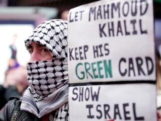 Rechter bepaalt: Palestina-activist Mahmoud Khalil mag worden uitgezet ondanks Green Card