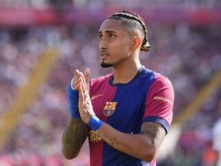 Raphinha woest nadat zoon geen knuffel krijgt in Disneyland: "Waarom witte kinderen wel?"