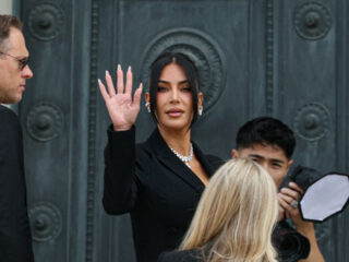 Kim Kardashian getuigt in rechtszaak overval in Parijs: "Moest blijven leven voor mijn kinderen"