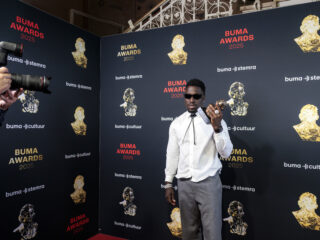 Frenna wint Buma met 'Pretty Girls': "Zonder mij is de scène zo saai"