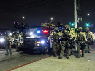 Trump stuurt leger naar LA na felle protesten tegen immigratiebeleid