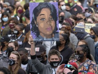 Agent krijgt jarenlange celstraf in zaak-Breonna Taylor ondanks bizarre eis van één dag cel