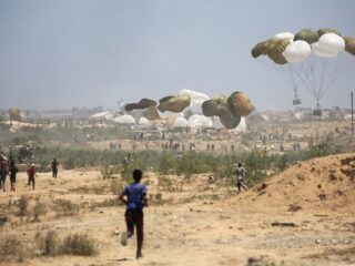 15-jarige jongen gedood door voedseldropping in Gaza