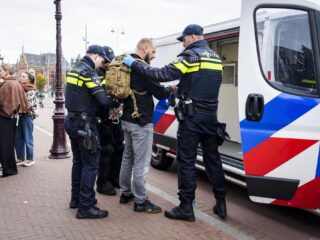 Spanning stijgt rond groot rechts anti-immigratieprotest in Amsterdam