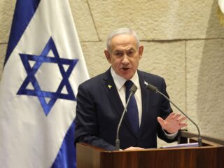 Netanyahu vraagt om gratie om corruptiezaak te stoppen: ‘Nodig voor nationale rust’