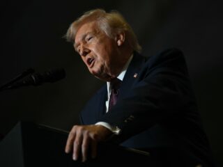 Epstein-documenten eindelijk vrijgegeven, maar Trump blijft opvallend buiten beeld