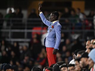 Algerijnse voetballer zegt ‘sorry’ na bespotten Congolese fan bij Afrika Cup