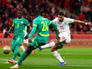 Bizar tafereel in Afrika Cup-finale: voetballers en ballenjongens in strijd om handdoek