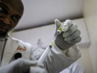 Wetenschappers kweken haar in het lab: komt er eindelijk een oplossing tegen kaalheid?