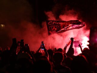 Burgemeester Parijs geschrokken na na rellen PSG-viering: "Stedelijke guerrillaoorlog"