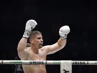 Fans lopen massaal weg tijdens gevecht Rico Verhoeven: “We willen ons geld terug”