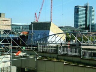 Elfjarige overlijdt na metershoge val klimmuur in Amsterdam