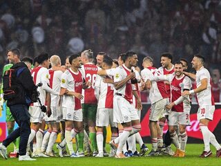 Ajax verslaat Heerenveen en kroont zich voor de 36e keer als landskampioen