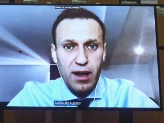 Navalny 'prankcallt' geheim agent die hem probeerde te vergiftigen