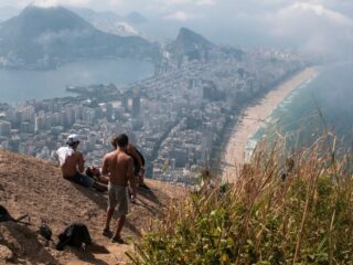 André (29) over zijn biologische familie: "Het voelt alsof ze me gebruiken"