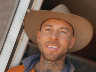 Australische pornoacteur breekt penis tijdens scène