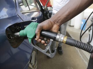 Systeem tankstation kan prijsverhoging niet aan, benzine voor spotprijs