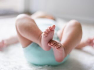 Vrouw bevalt plotseling in tandartsenpraktijk zonder van zwangerschap af te weten
