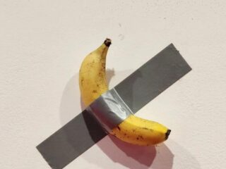 Wereldberoemd bananenkunstwerk opnieuw opgegeten: ''Hij had honger''